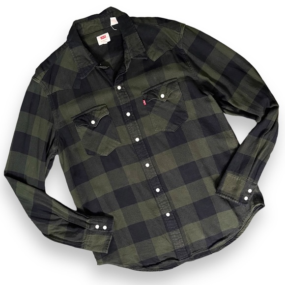 *SOLD* Levi's Plaid Long Button Down Shirt - Picture 2 of 8
